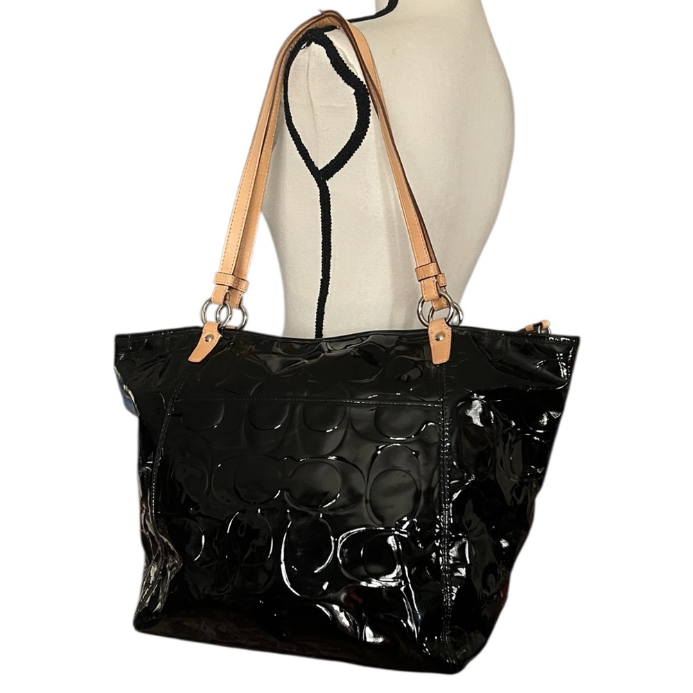 ***SOLD***Coach Patent Leather Signature Embossed Tote Handbag - Picture 4 of 10